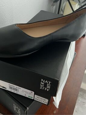 NIB Naturalizer Black Leather Women's Flat Slip-On